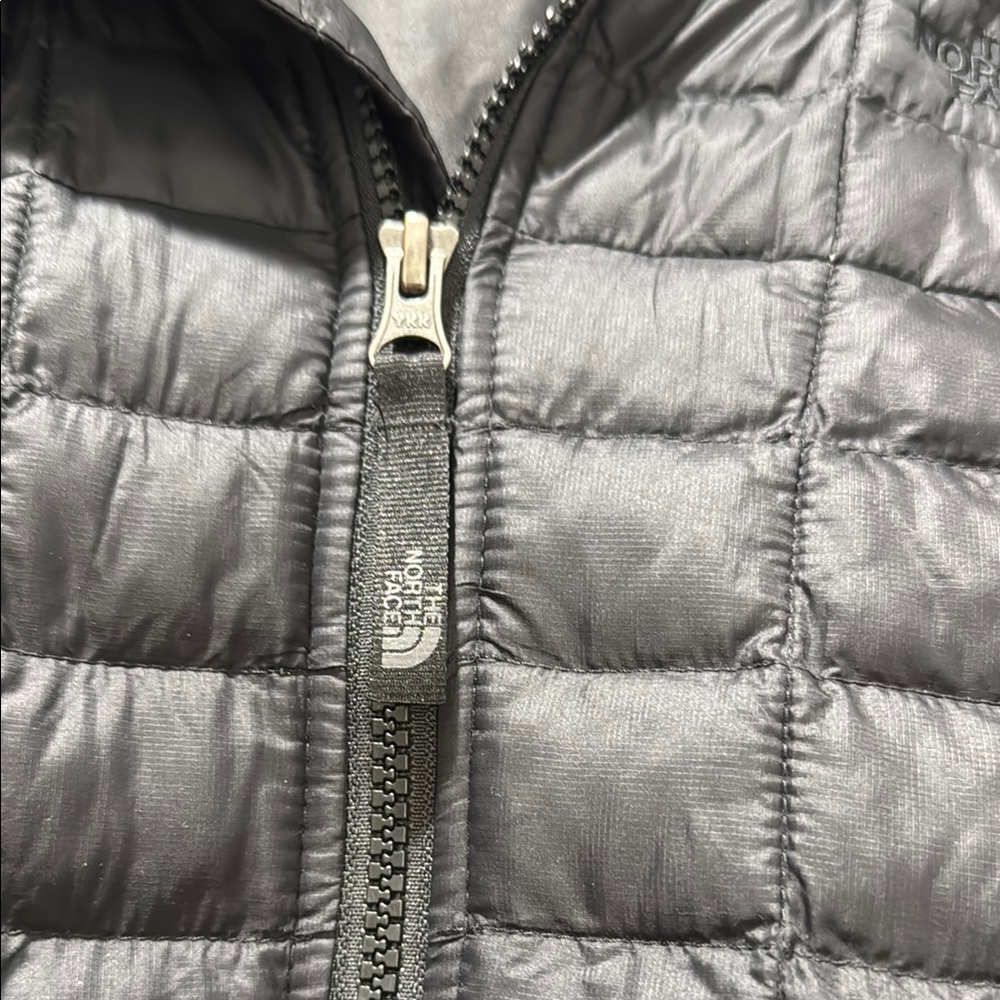 The North Face Thermoball Light Weight Puffer - Picture 6 of 8
